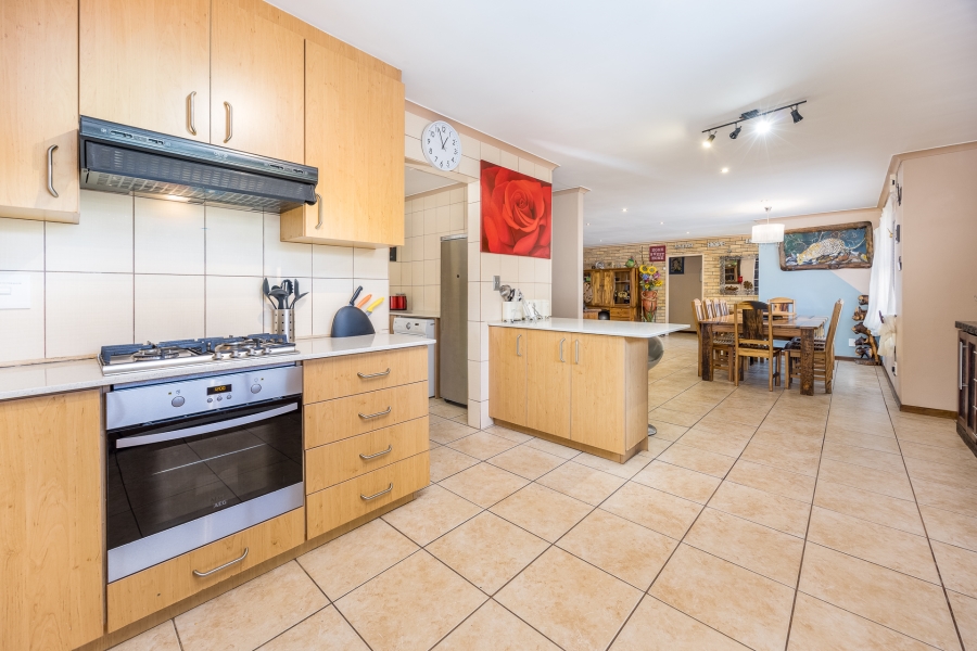 4 Bedroom Property for Sale in Vierlanden Western Cape